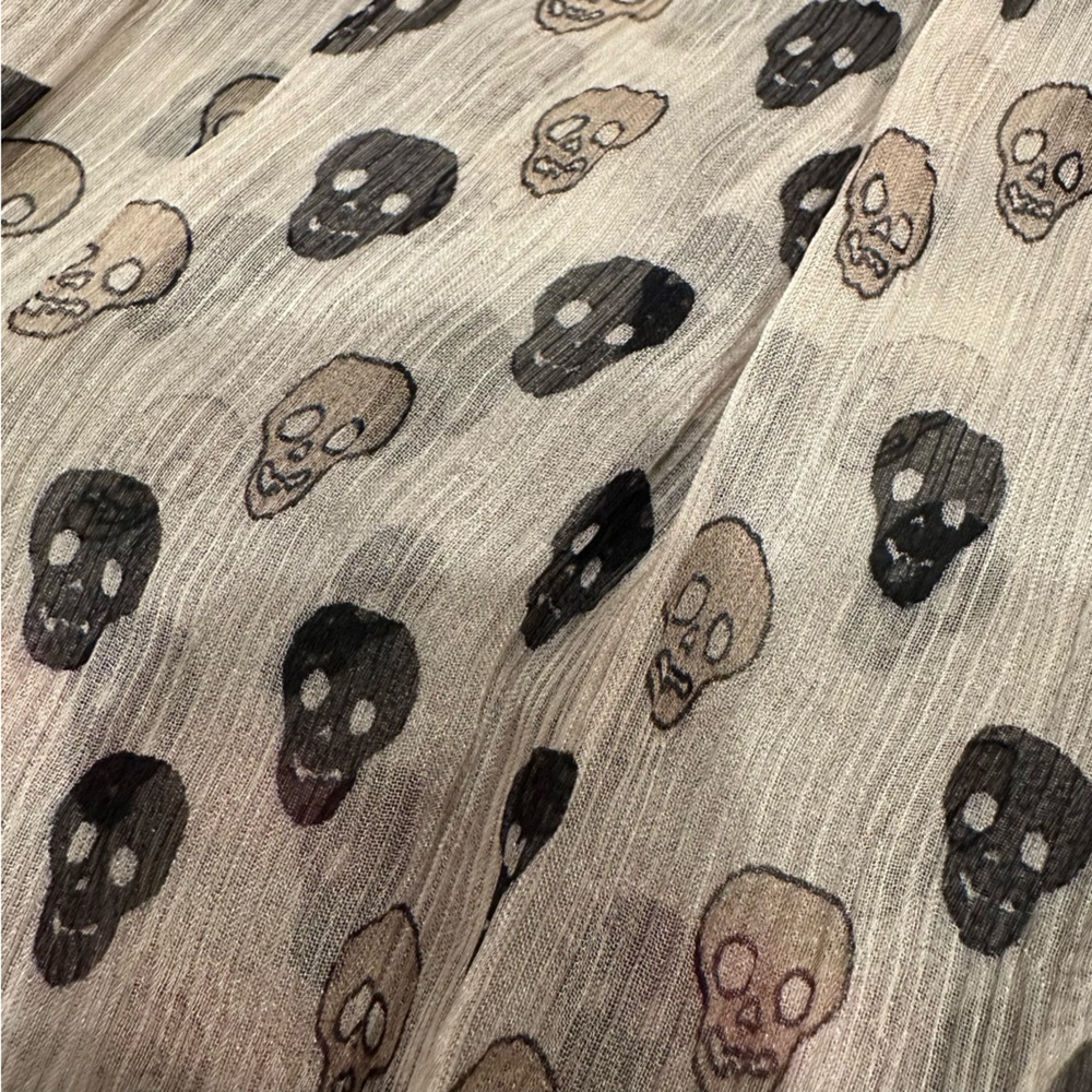 Zara Basic Skull Print Off-The-Shoulder Smocked Blouse - Picture 9 of 10